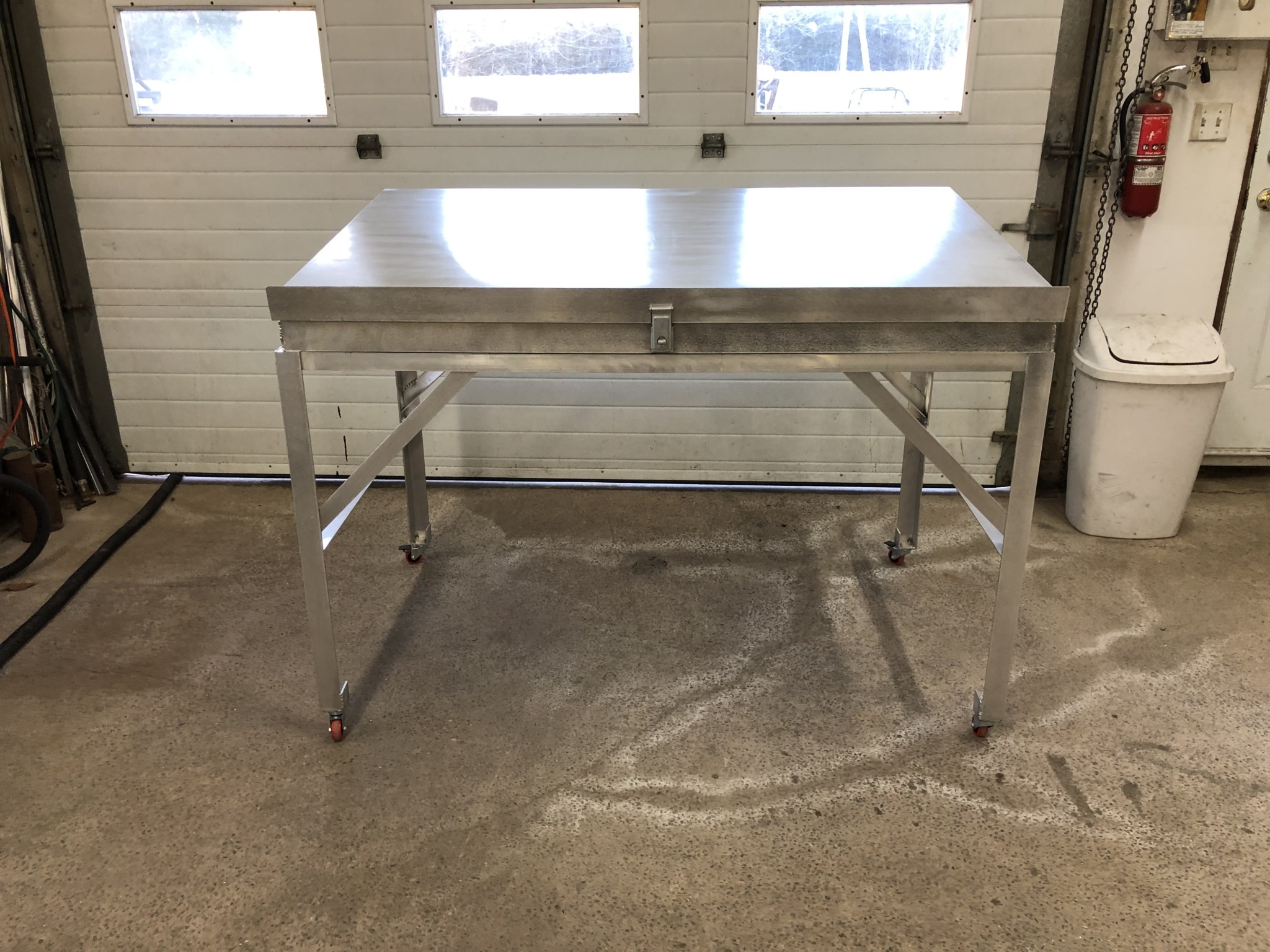Bureau en aluminium