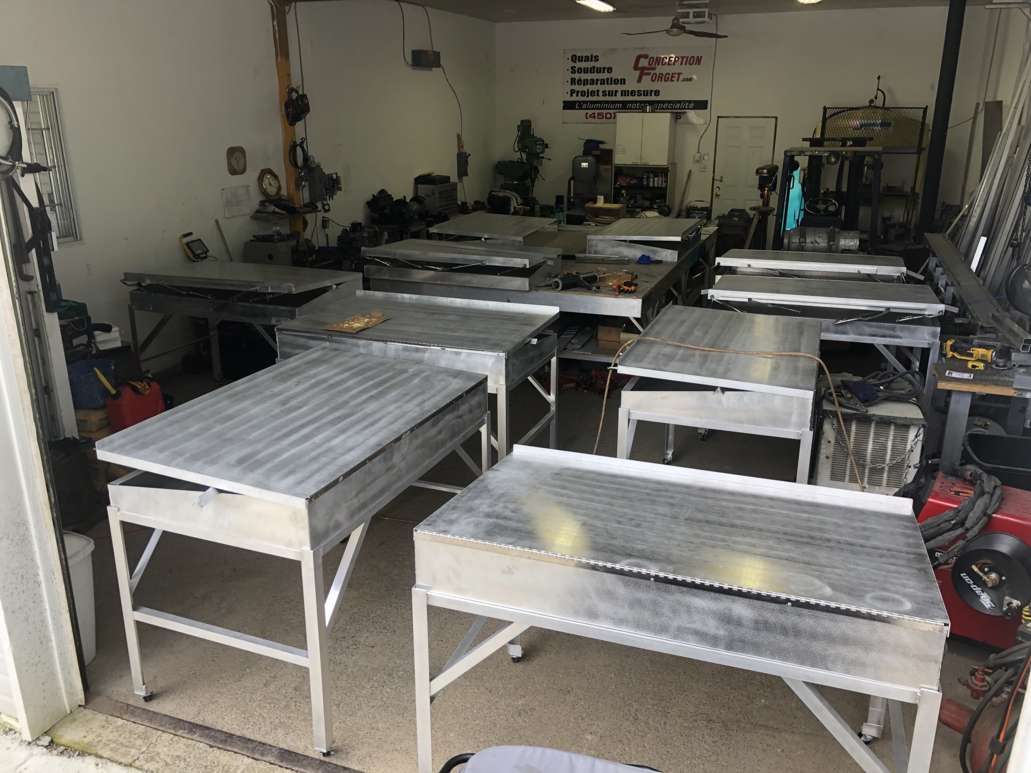Bureau en aluminium