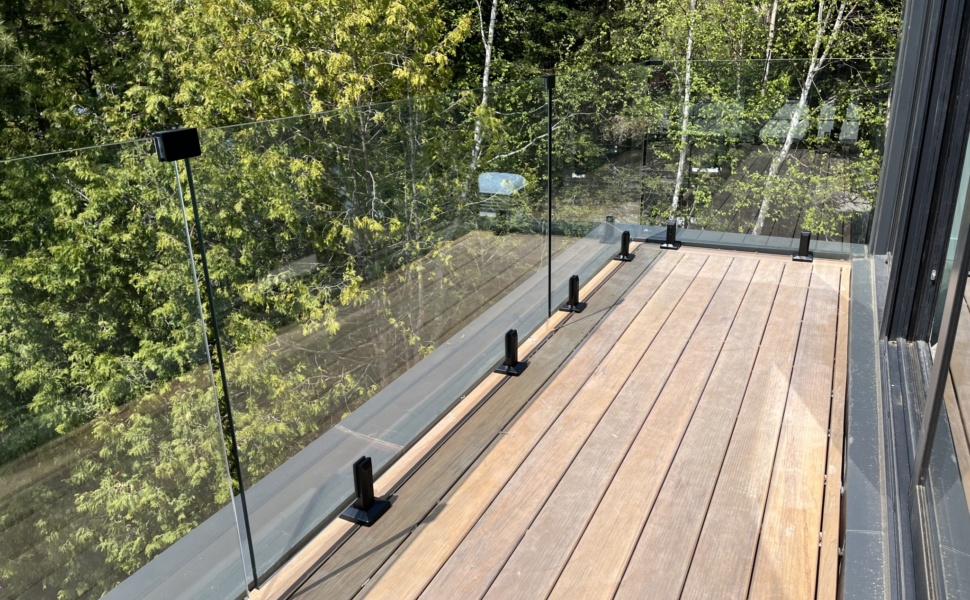 Rampe de verre pour petite terrasse