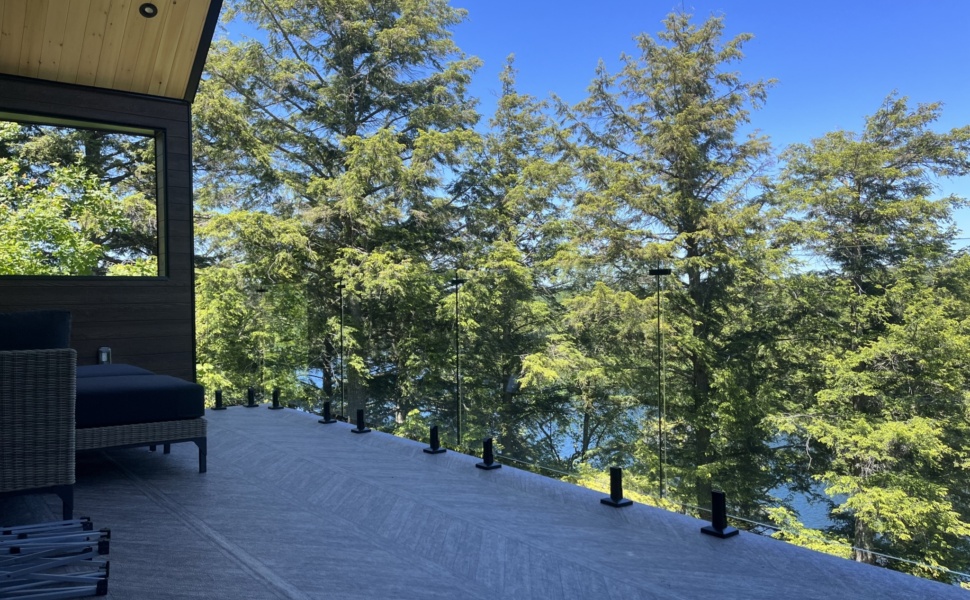 Rampe pour balcon en forêt en verre