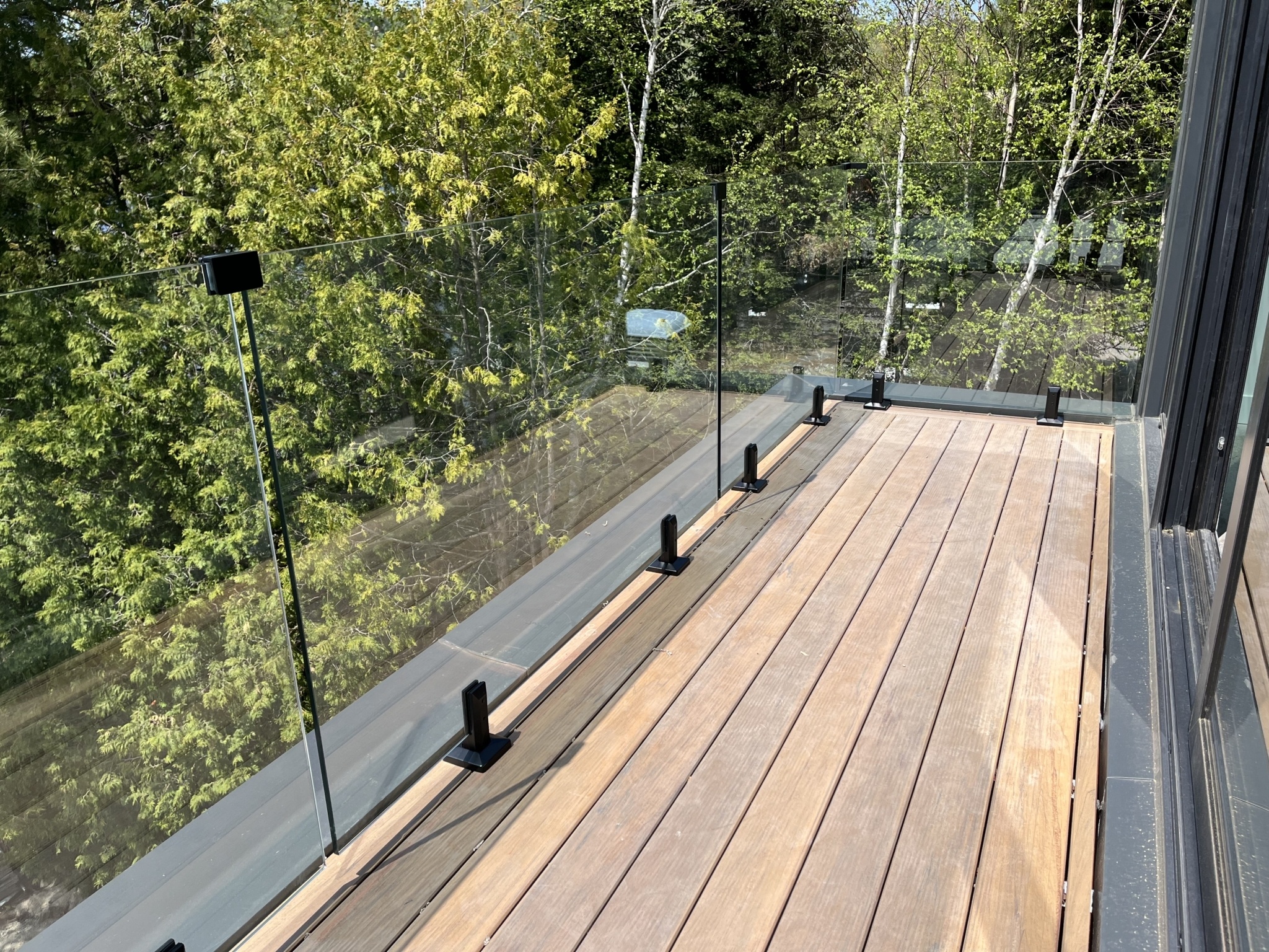 Rampe de verre pour petite terrasse