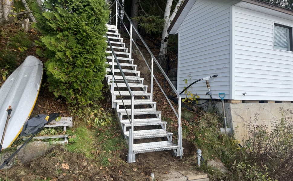 Escalier dans une pente