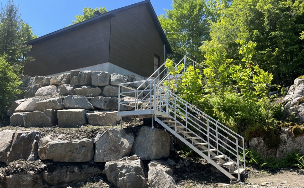 Escalier et rocailles