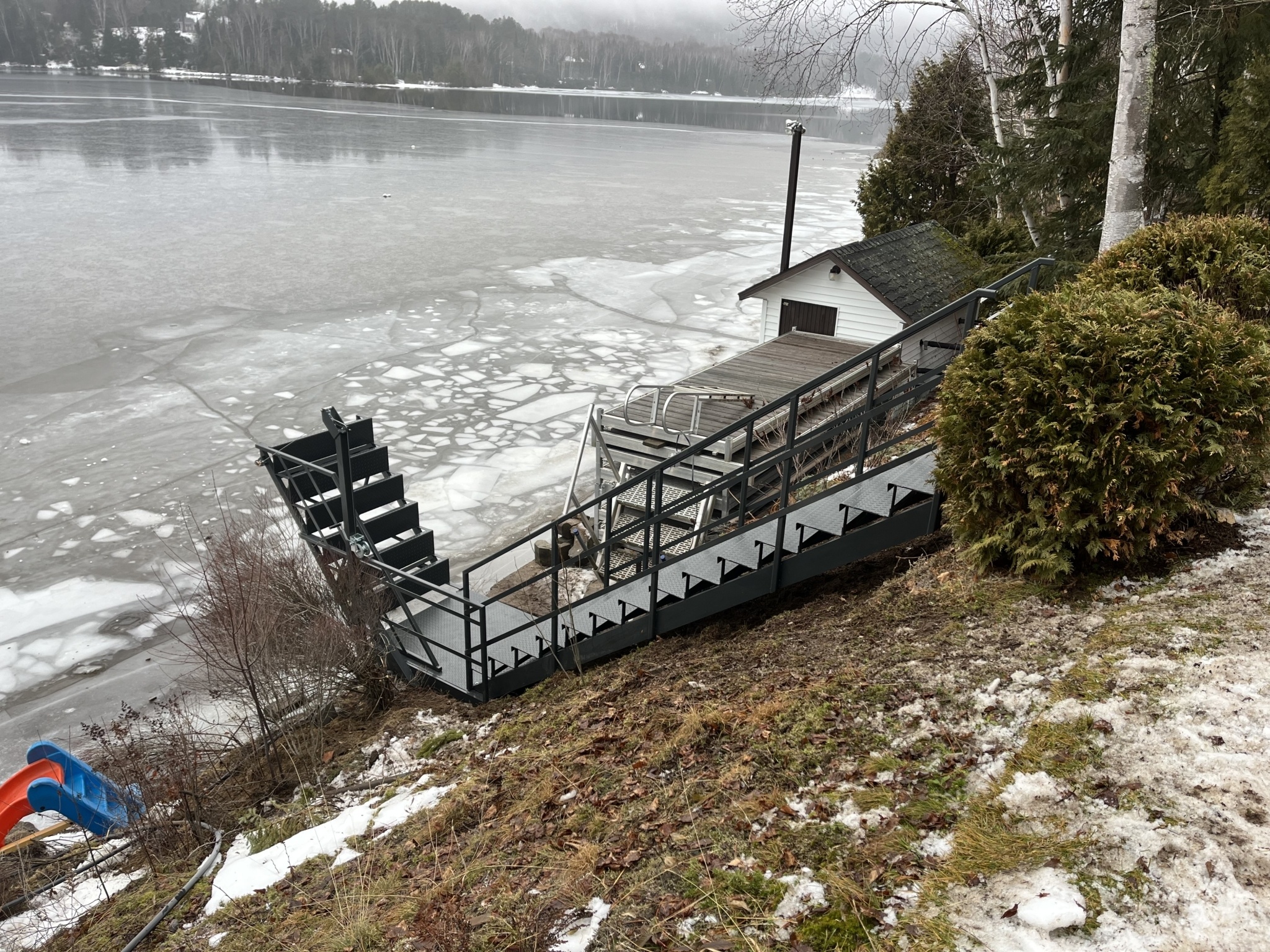 Escalier bord de l'eau