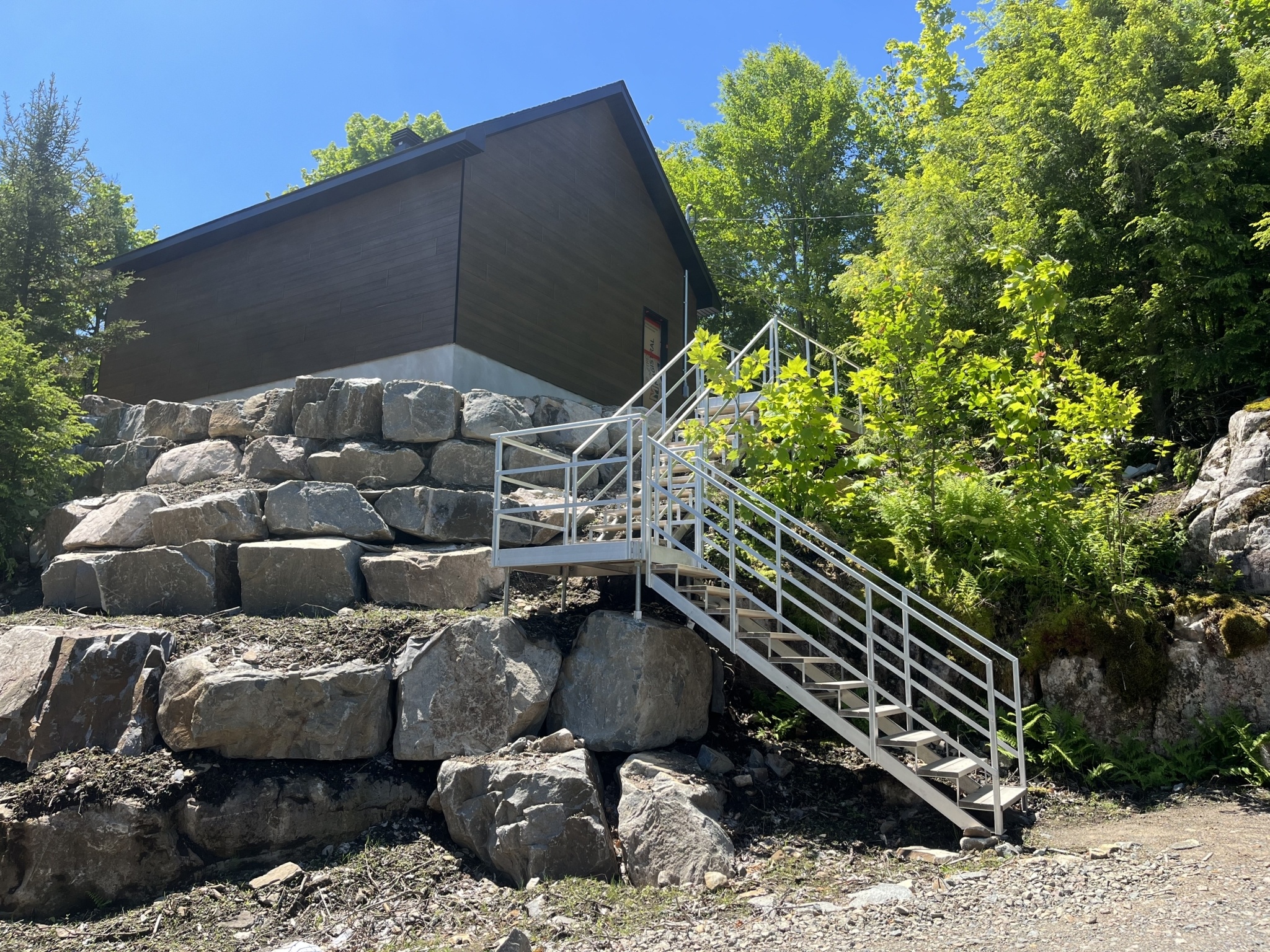Escalier et rocailles