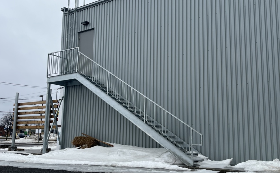 Escalier commercial en aluminium sur mesure