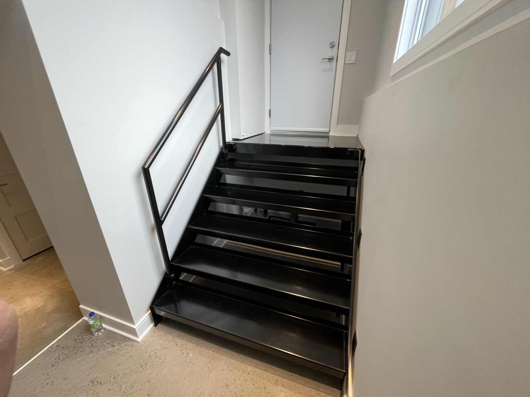 Escalier interieur avec garde corps