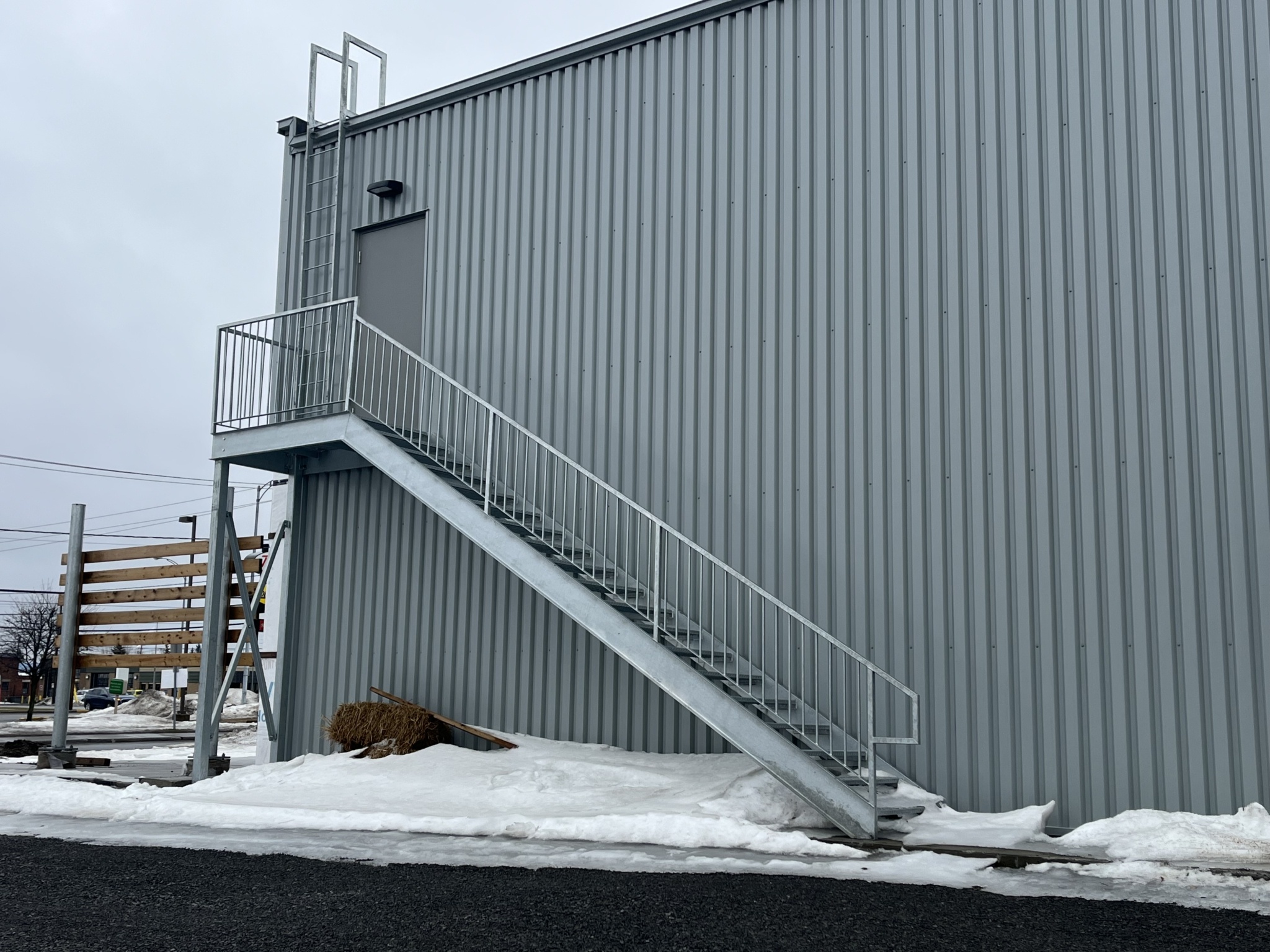 Escalier commercial en aluminium sur mesure