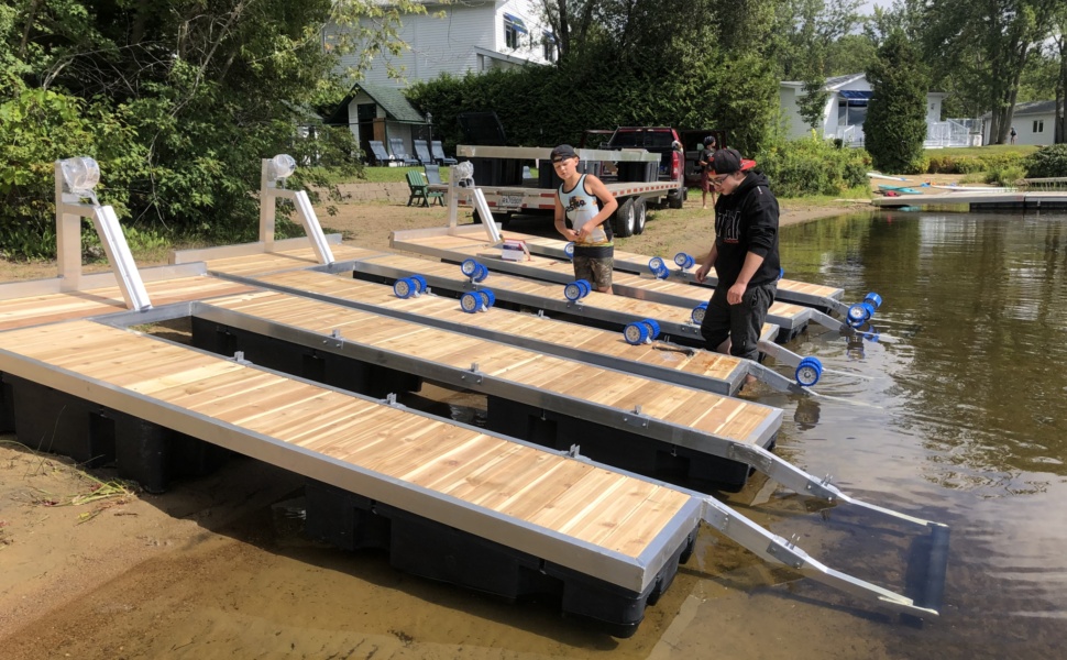 Quai sur mesure pour motomarine