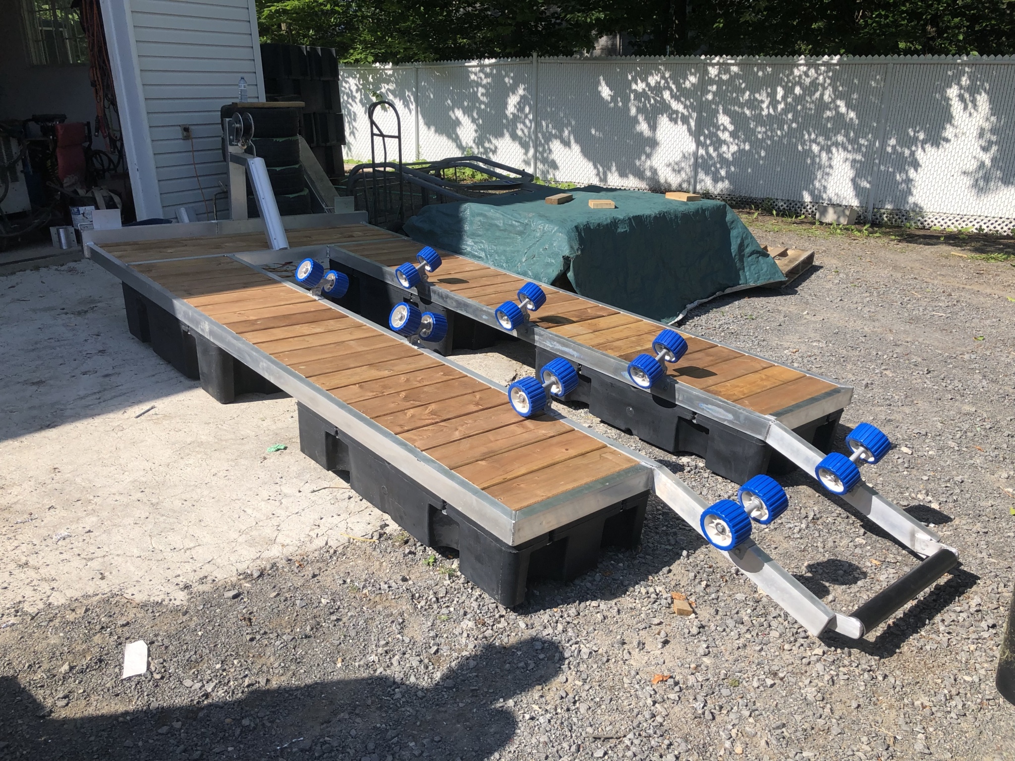 Quai sur mesure en aluminium pour motomarine