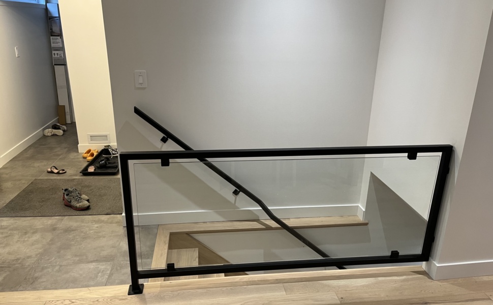 Rampe et barrière de sécurité minimaliste