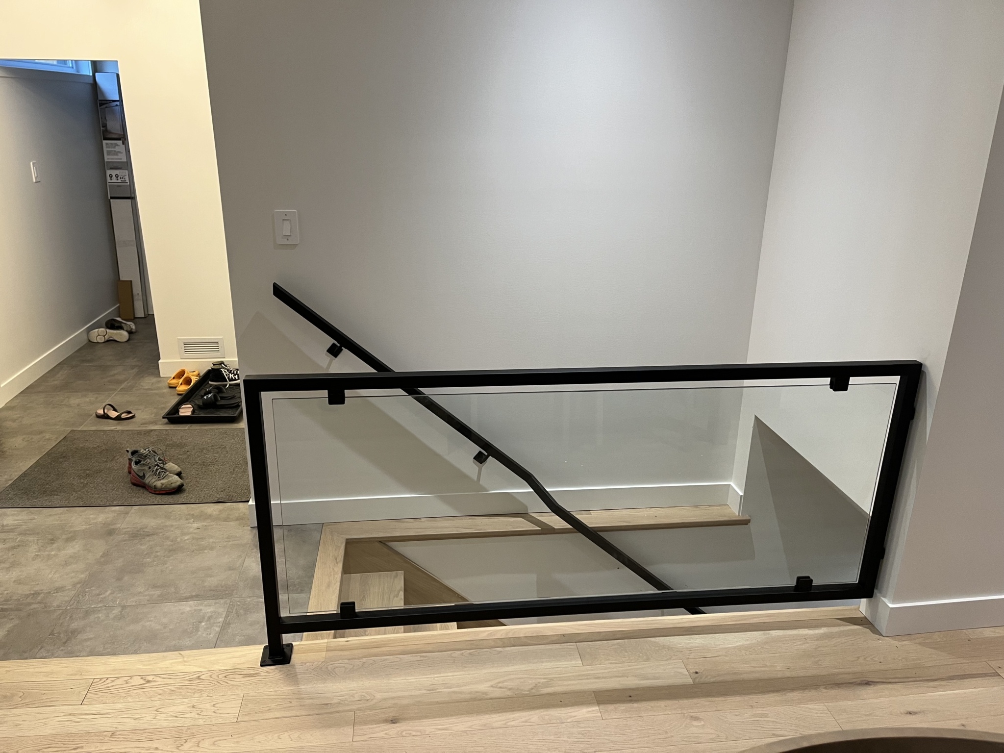 Rampe et barrière de sécurité minimaliste