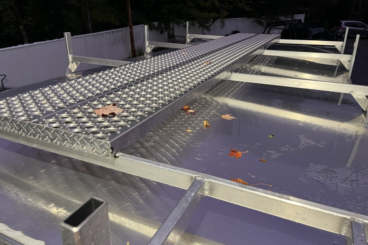 Rack a echelle avec marche pied double