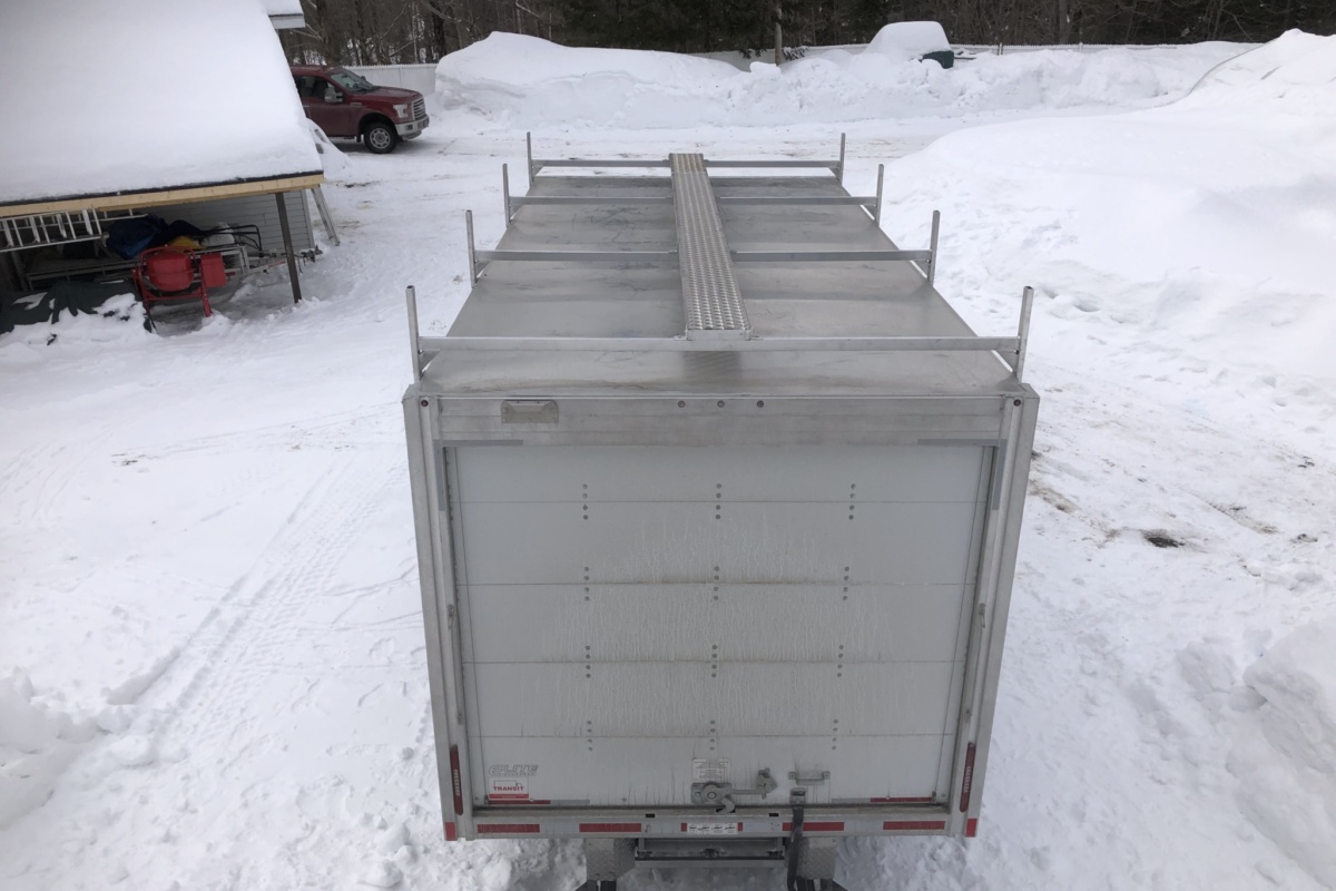 Support à échelles sur mesure pour camion