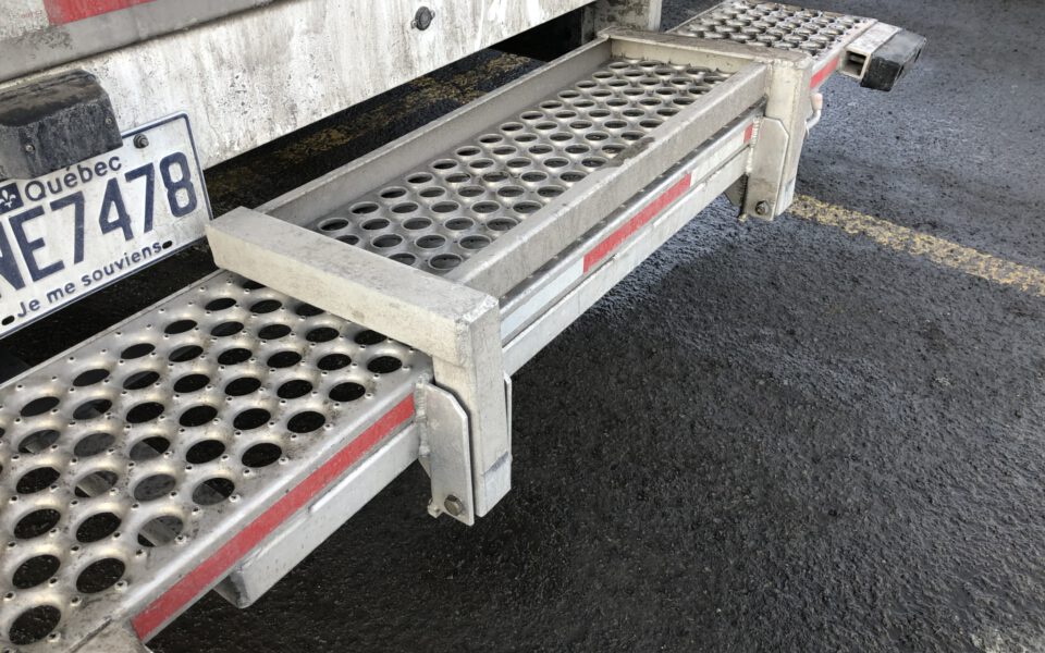 Marchepied pour camion sur mesure
