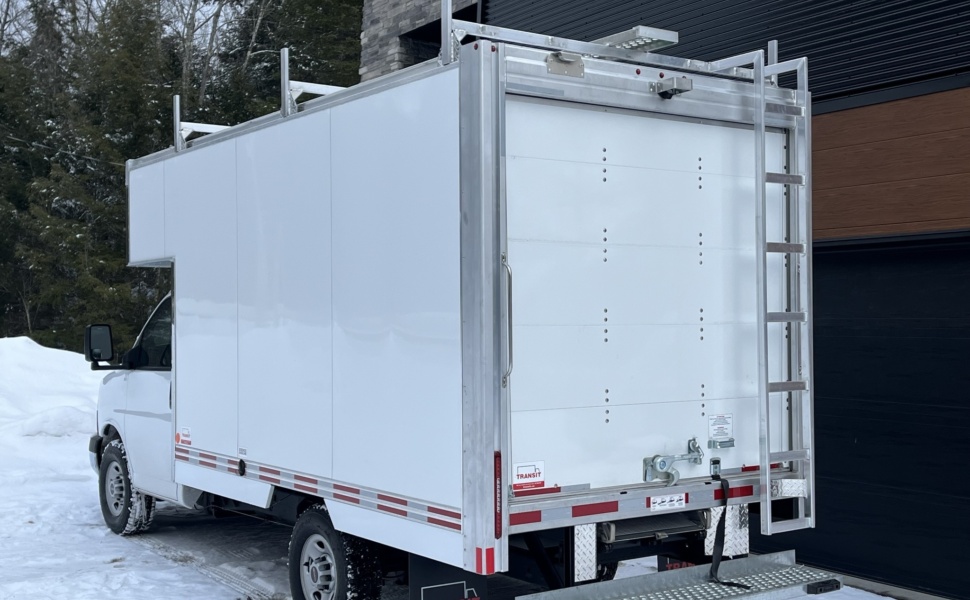 Rack toit cube avec echelle