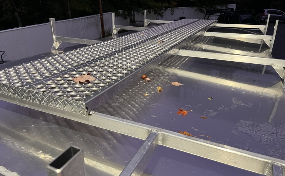 Rack a echelle avec marche pied double