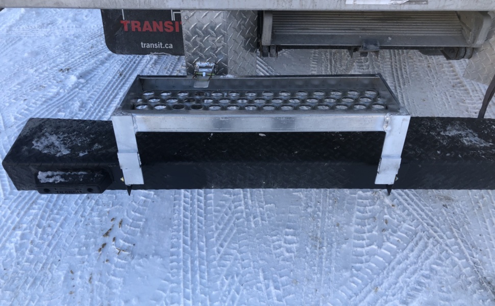 Marchepied rabattable pour camion sur mesure
