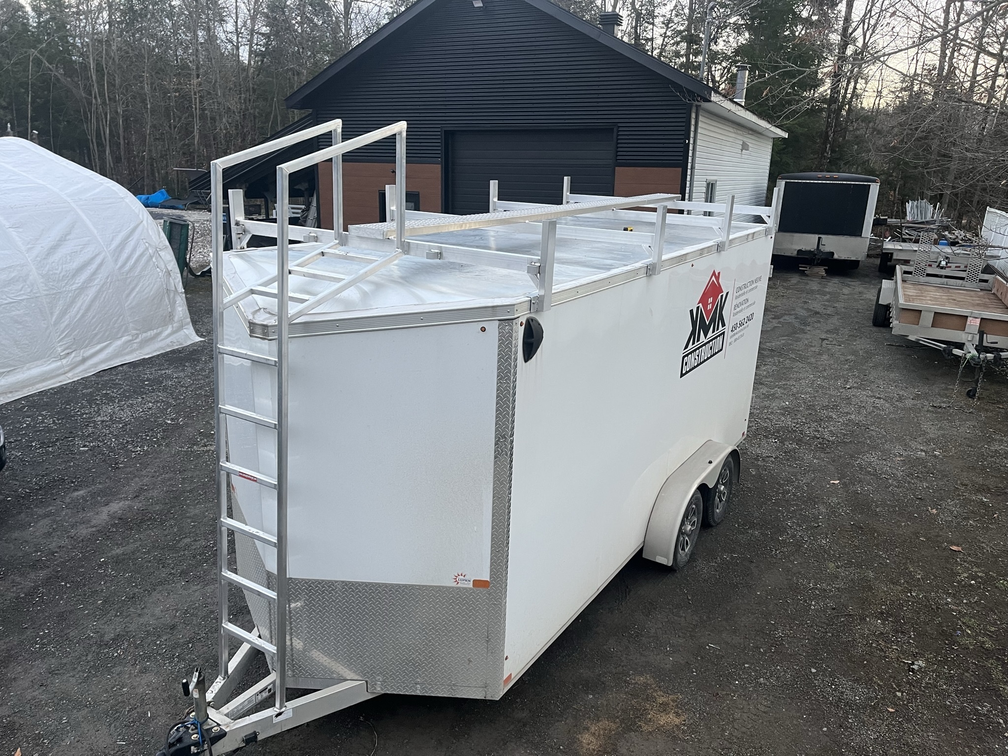 Supports echelles remorque avec echelle