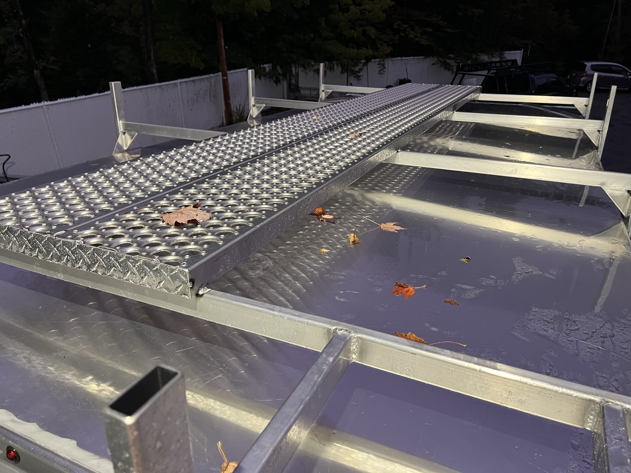 Rack a echelle avec marche pied double