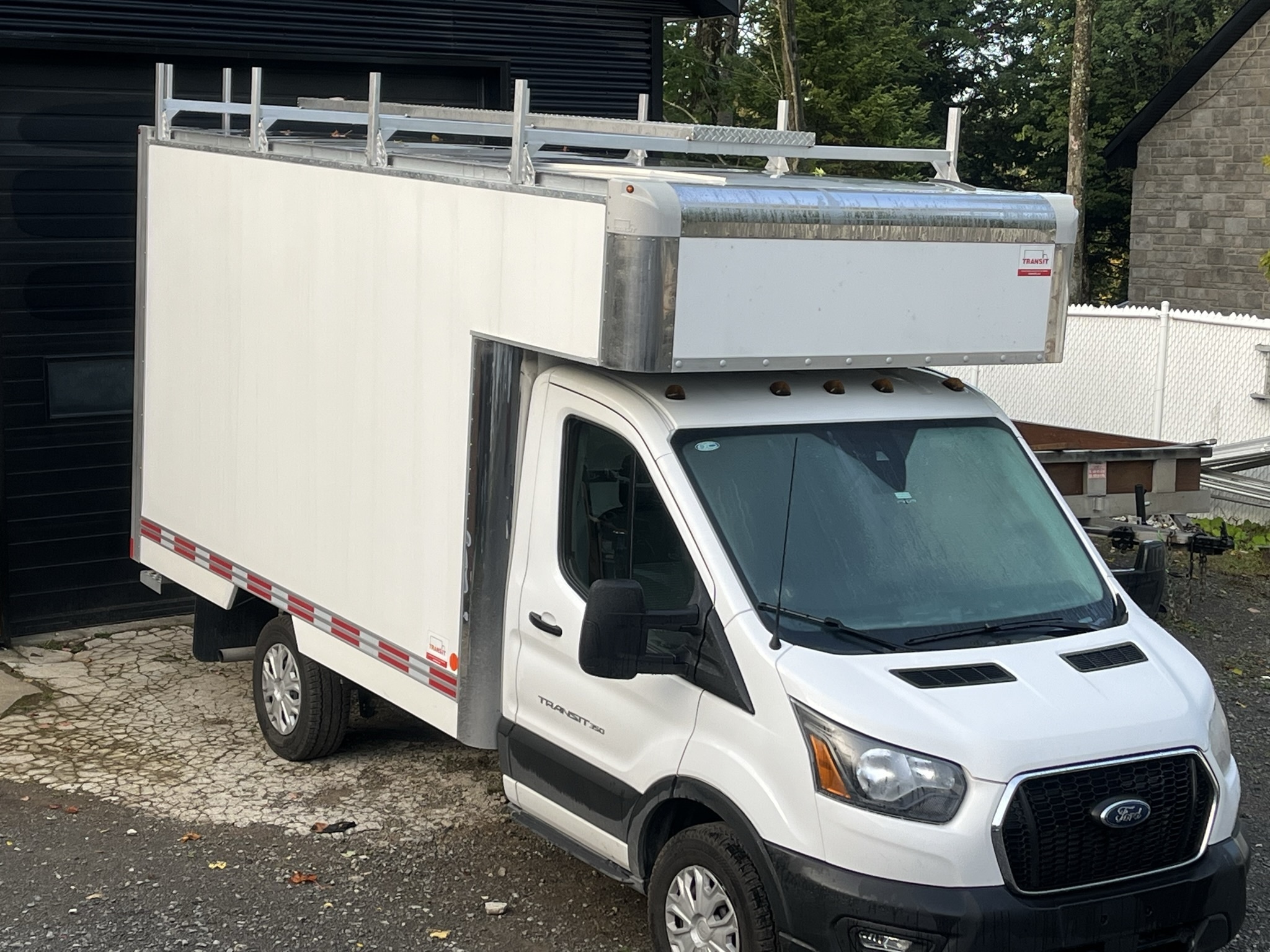 Supports dechelle au toit camion cube