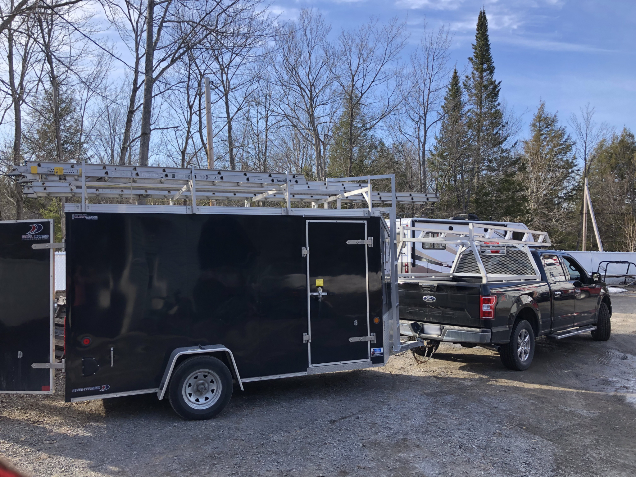 Support à échelles pour camion et remorque