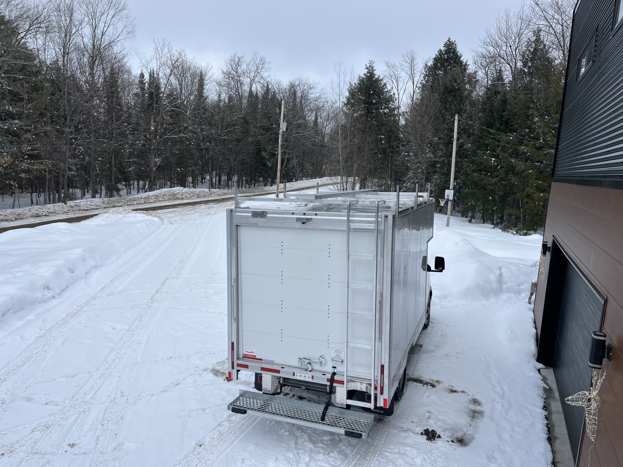 Installation de rack pour échelle