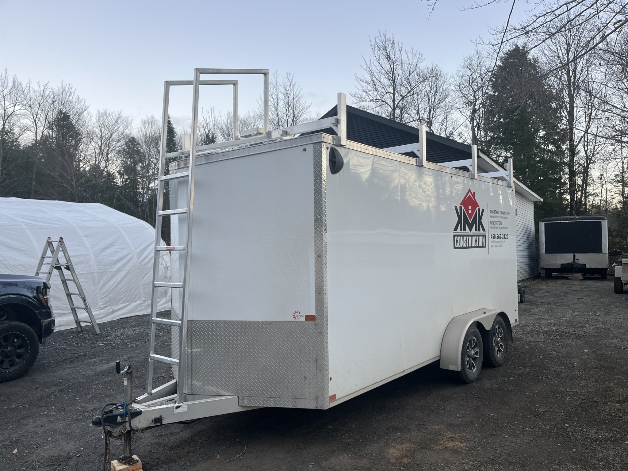 Support à échelle pour remorque et camion